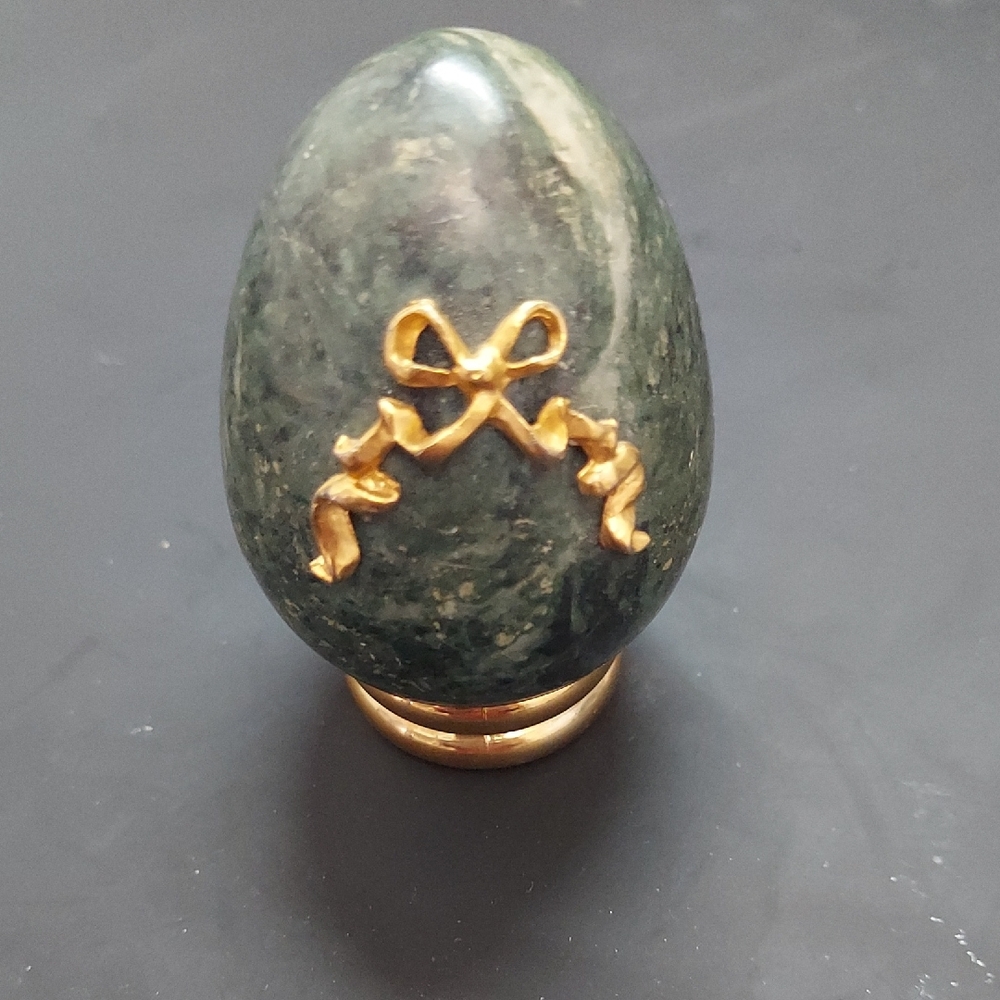 Vintage 1988 The Franklin Mint Brand Italian Carrara Marble Decorative Egg